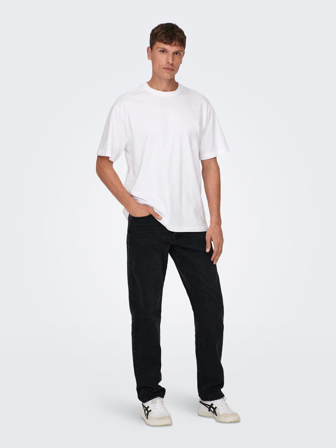 model_shot-front_full